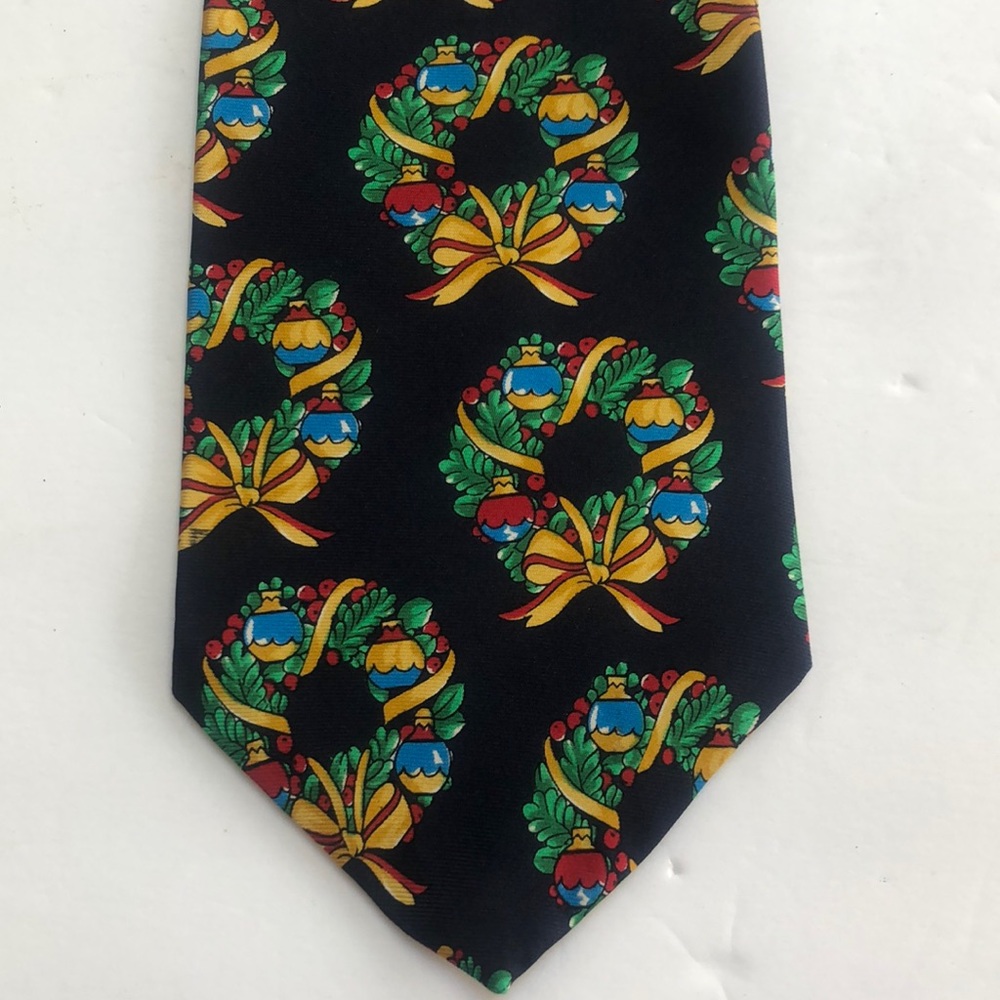 Reed St James Navy Christmas Holiday Wreath 100% Silk  Tie